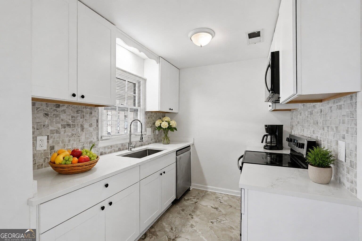2 bedroom, 2.5 bathroom, 1,240 sq ft townhouse for sale at 236 Mill Creek Place, Roswell, GA 30076 — photo 3