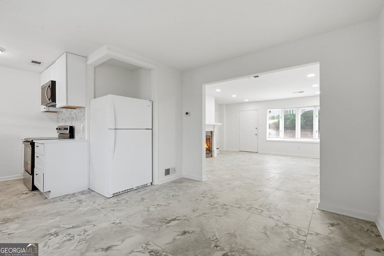2 bedroom, 2.5 bathroom, 1,240 sq ft townhouse for sale at 236 Mill Creek Place, Roswell, GA 30076 — photo 4
