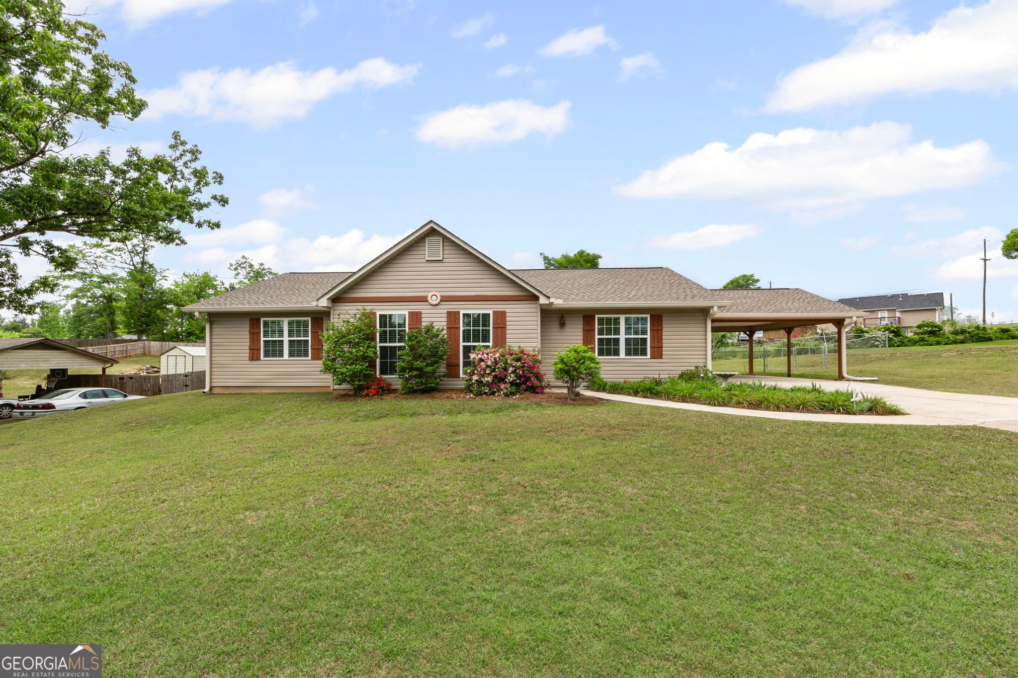 3 bedroom, 2 bathroom, 1,831 sq ft single family residence sold at 7 Meadowsweet Lane, Newnan, GA 30263