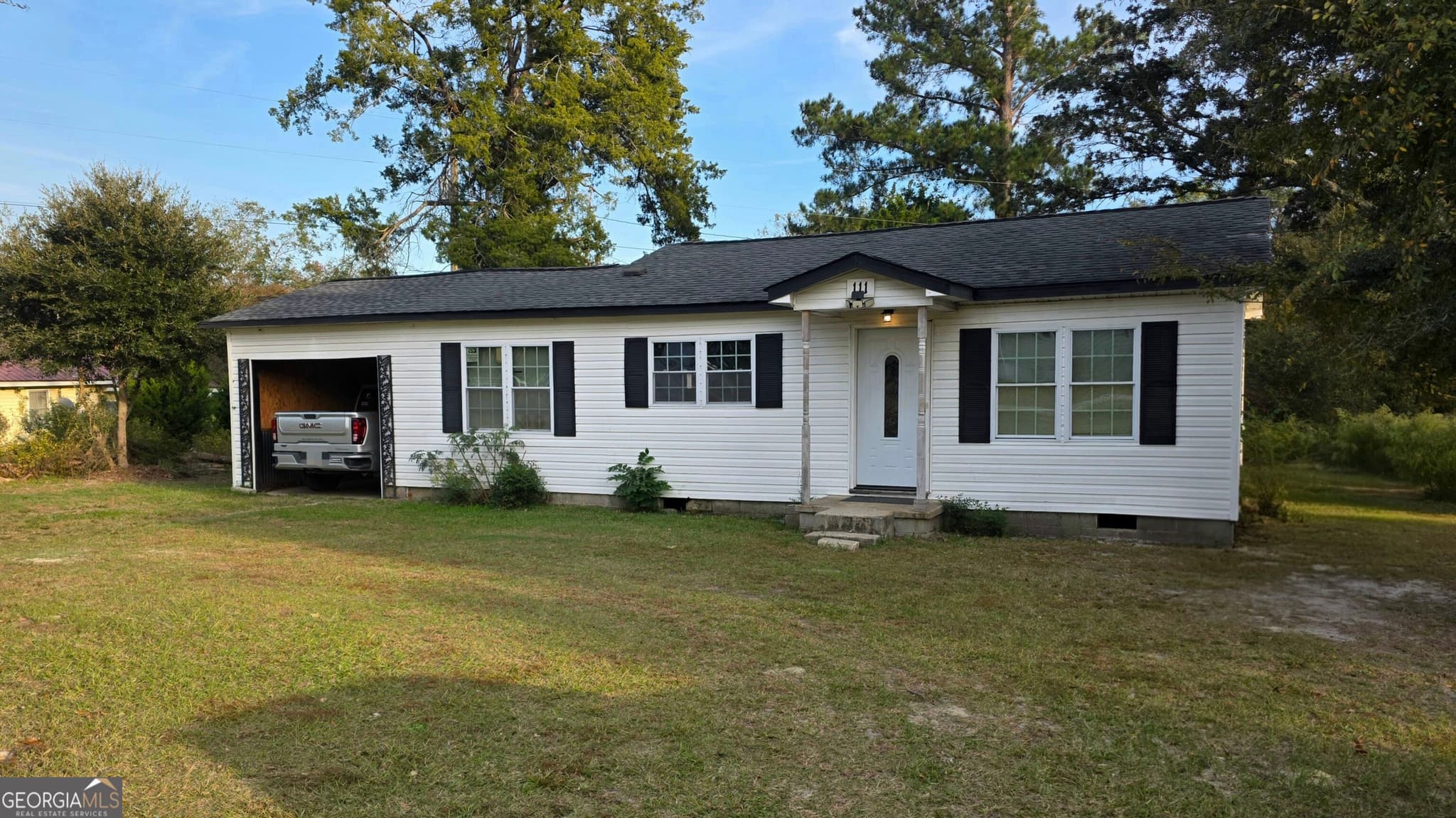2 bedroom, 1 bathroom, 1,300 sq ft single family residence for sale at 111 Ponderosa Road, Cochran, GA 31014