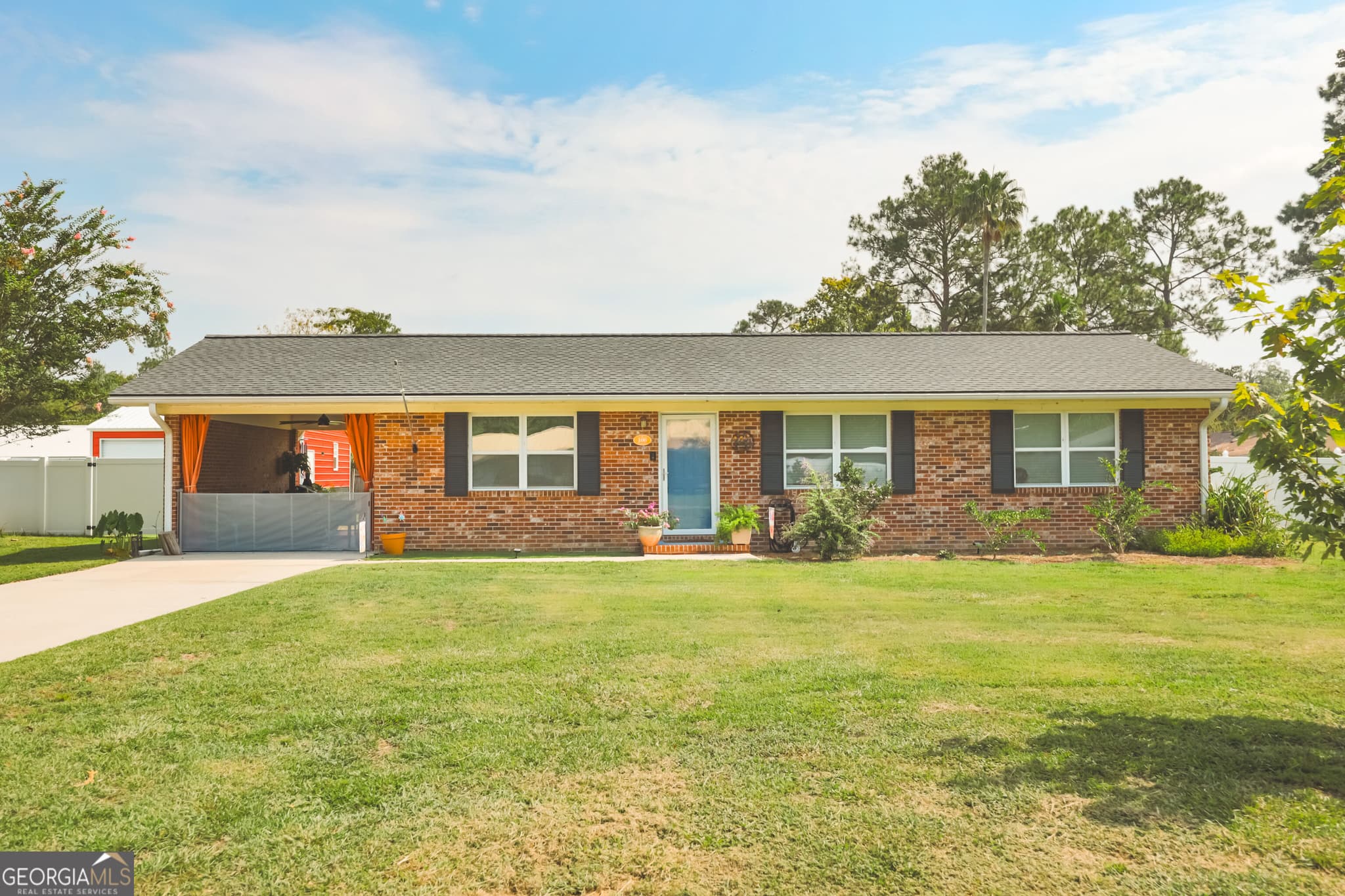 3 bedroom, 1 bathroom, 1,150 sq ft single family residence for sale at 106 Beaver Drive, Blackshear, GA 31516