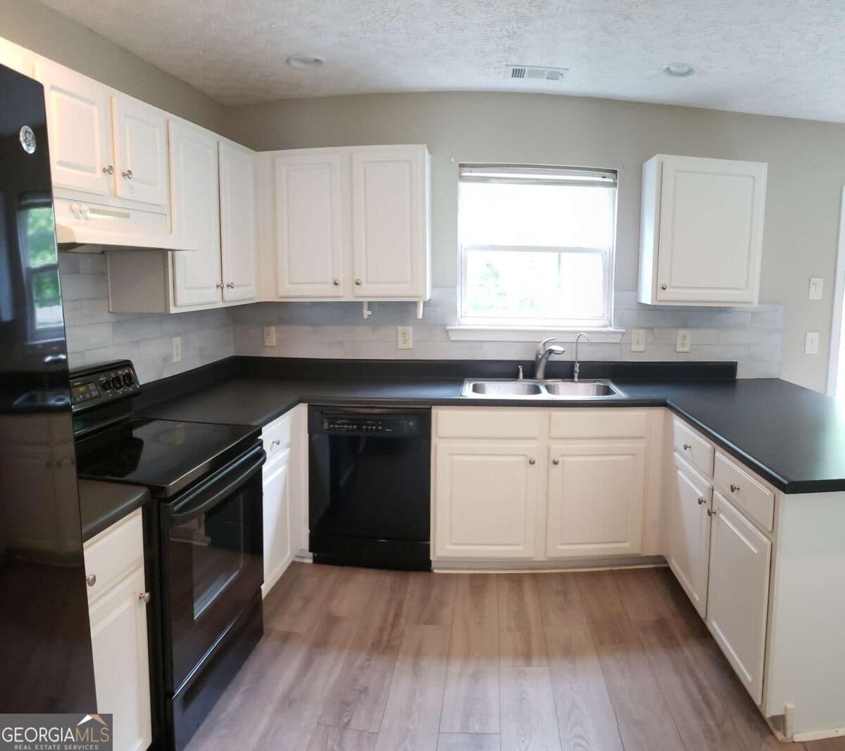 4 bedroom, 2.5 bathroom, 2,228 sq ft single family residence for rent at 204 Wild Flower Lane, Canton, GA 30114 for $2,400 a month — photo 5