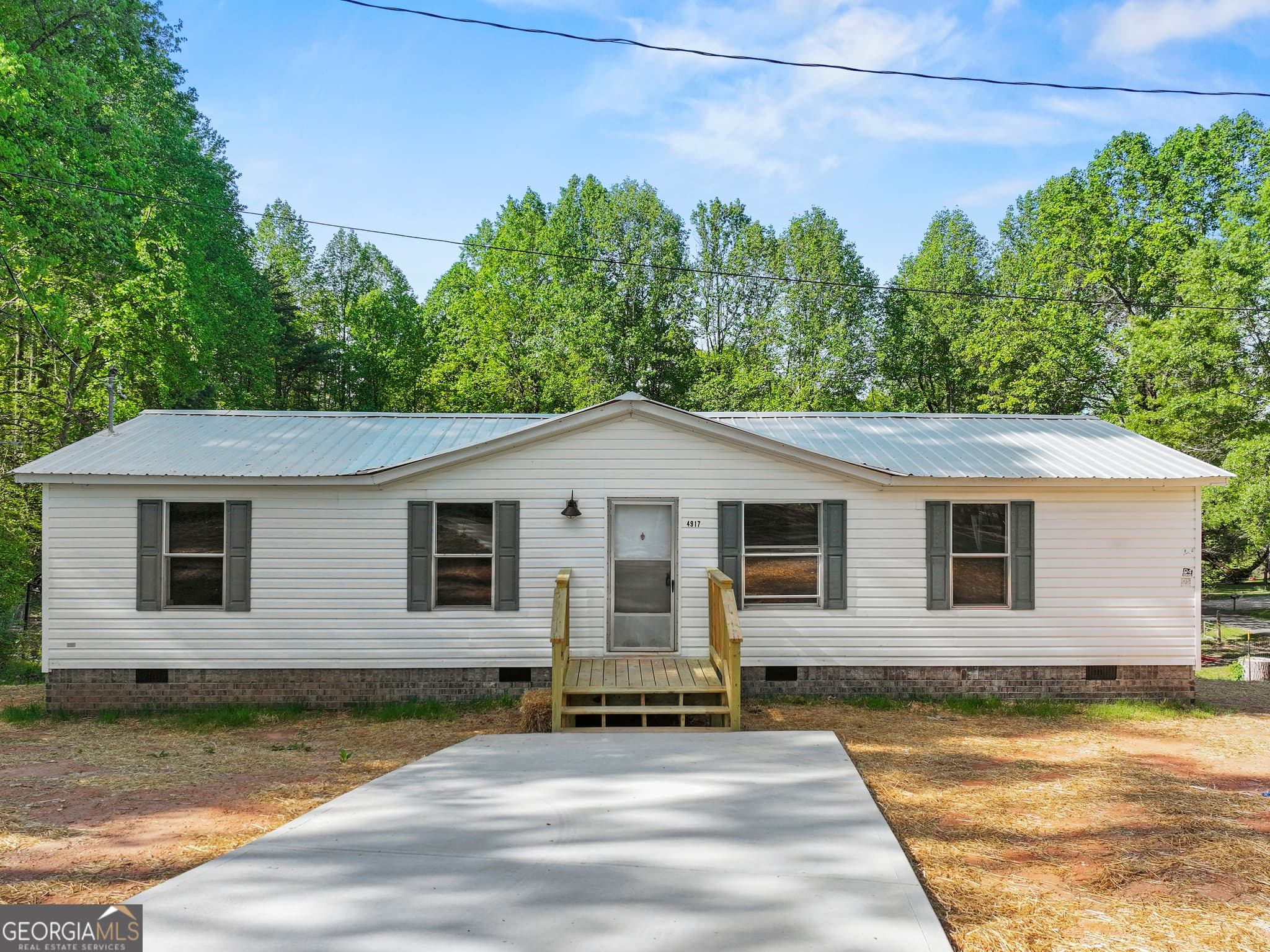 3 bedroom, 2 bathroom manufactured home,mobile home sold at 4917 Gilstrap Circle, Gainesville, GA 30506