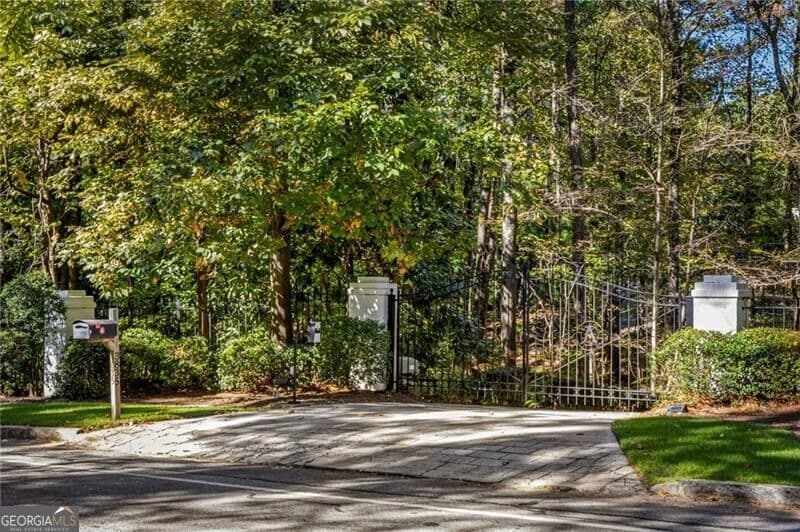 6 bedroom, 9 bathroom, 8,500 sq ft single family residence for sale at 3835 Paces Ferry Road, Atlanta, GA 30327 — photo 3