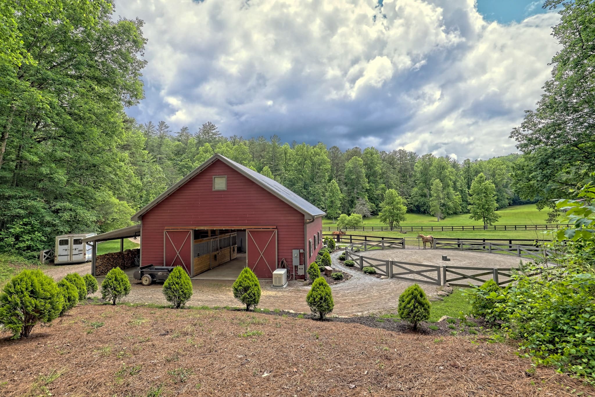8 bedroom, 7.5 bathroom, 5,585 sq ft farm for sale at 3622 Sandy Ford Road, Clayton, GA 30525 — photo 3