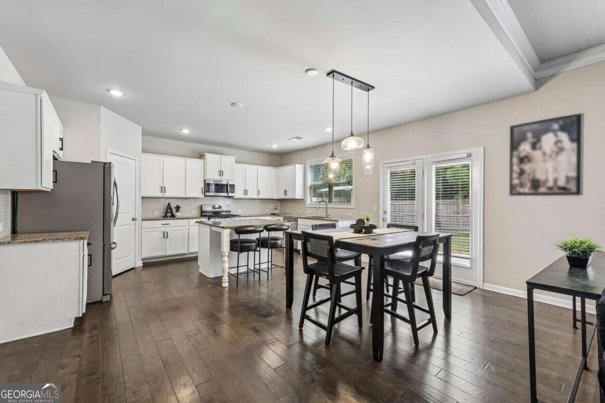 5 bedroom, 3 bathroom, 3,193 sq ft single family residence for sale at 3007 Cove View Court, Dacula, GA 30019 — photo 7