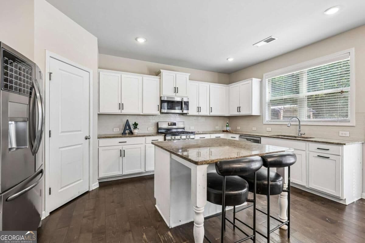 5 bedroom, 3 bathroom, 3,193 sq ft single family residence for sale at 3007 Cove View Court, Dacula, GA 30019 — photo 8