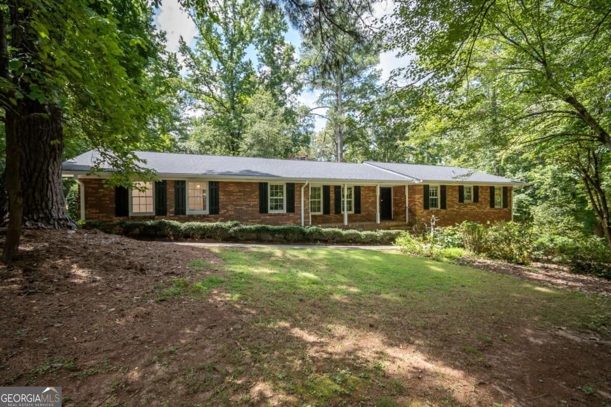 3 bedroom, 2 bathroom, 2,255 sq ft single family residence for sale at 135 Old Fort Road, Athens, GA 30606 — photo 2