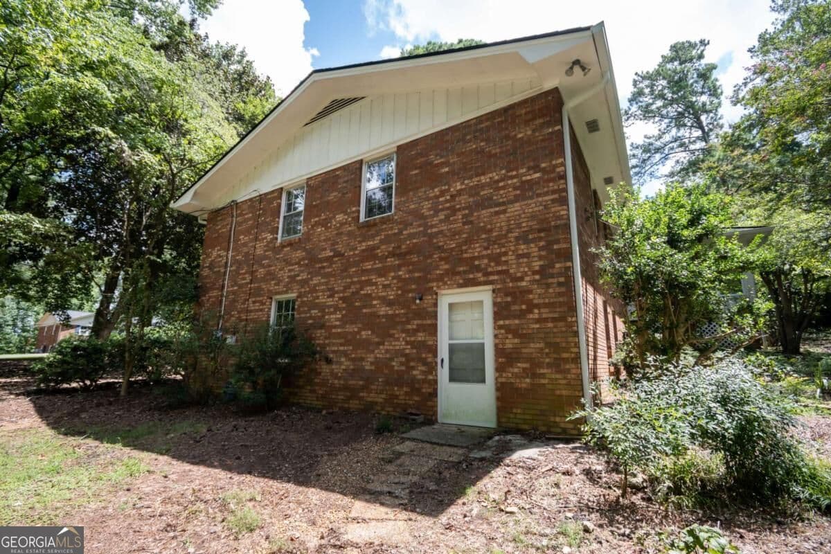3 bedroom, 2 bathroom, 2,255 sq ft single family residence for sale at 135 Old Fort Road, Athens, GA 30606 — photo 5