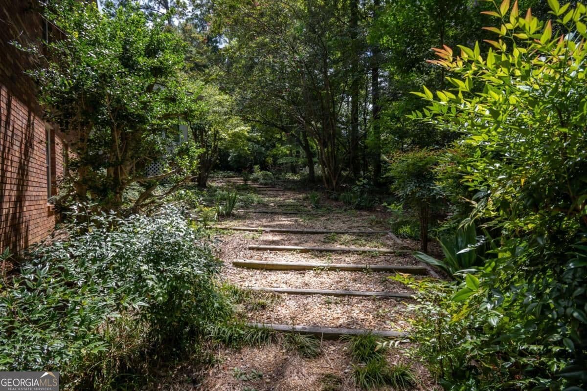 3 bedroom, 2 bathroom, 2,255 sq ft single family residence for sale at 135 Old Fort Road, Athens, GA 30606 — photo 4