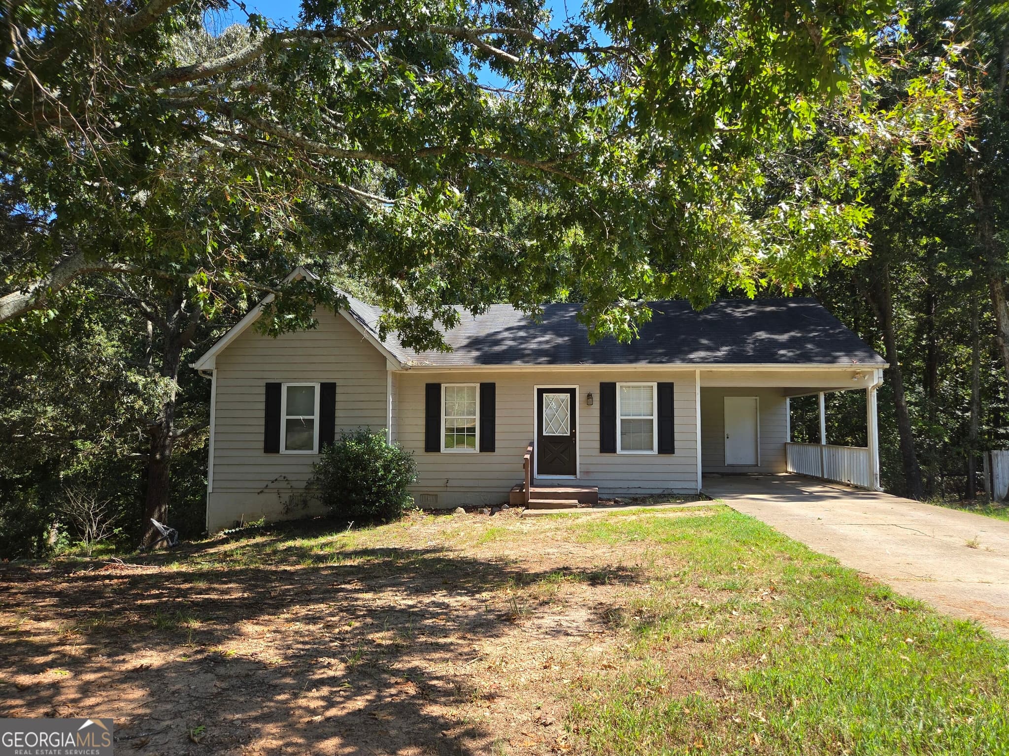3 bedroom, 1 bathroom, 998 sq ft single family residence for sale at 217 Brooks Lane, Winder, GA 30680 — photo 1 of 10