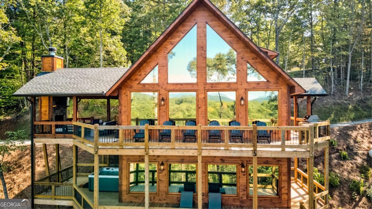 4 bedroom, 3.5 bathroom, 2,908 sq ft cabin,single family residence for sale at 142 S Dream Catcher, Blue Ridge, GA 30513
