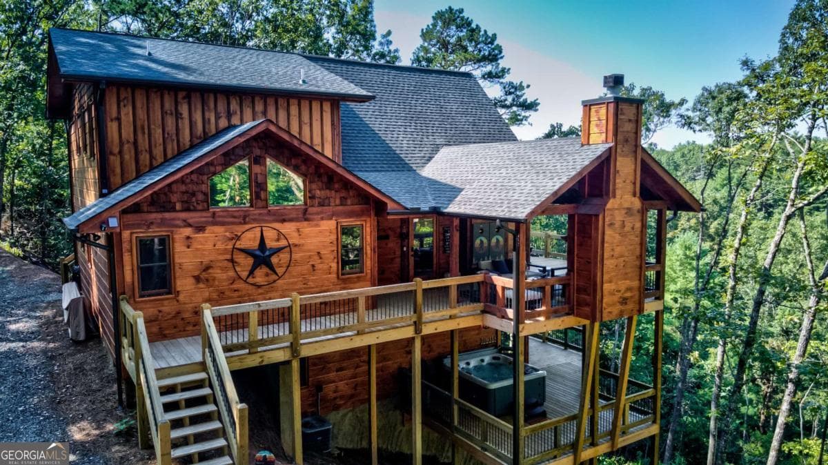 4 bedroom, 3.5 bathroom, 2,908 sq ft cabin,single family residence for sale at 142 S Dream Catcher, Blue Ridge, GA 30513 — photo 5