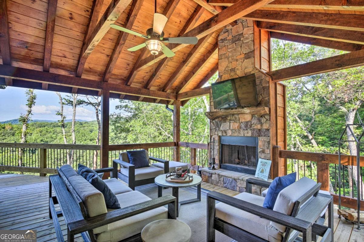4 bedroom, 3.5 bathroom, 2,908 sq ft cabin,single family residence for sale at 142 S Dream Catcher, Blue Ridge, GA 30513 — photo 8