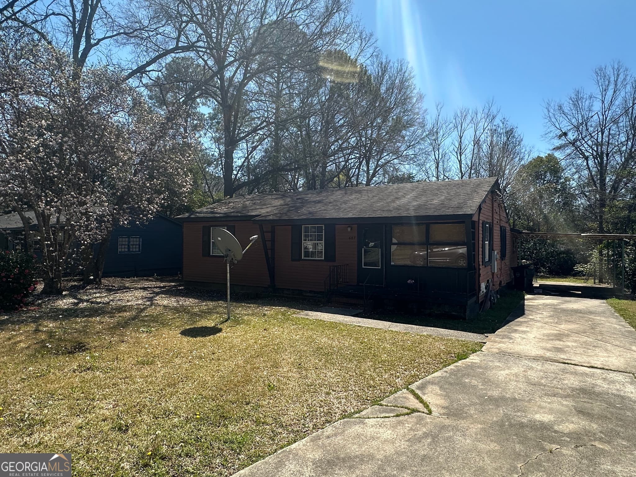 3 bedroom, 2 bathroom, 1,405 sq ft single family residence sold at 607 Courtland Avenue, Fort Valley, GA 31030