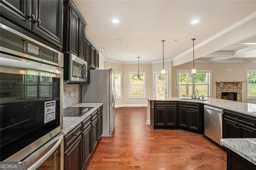 5 bedroom, 4 bathroom, 3,532 sq ft single family residence for sale at 381 Homestead Circle, Forsyth, GA 31029 — photo 9