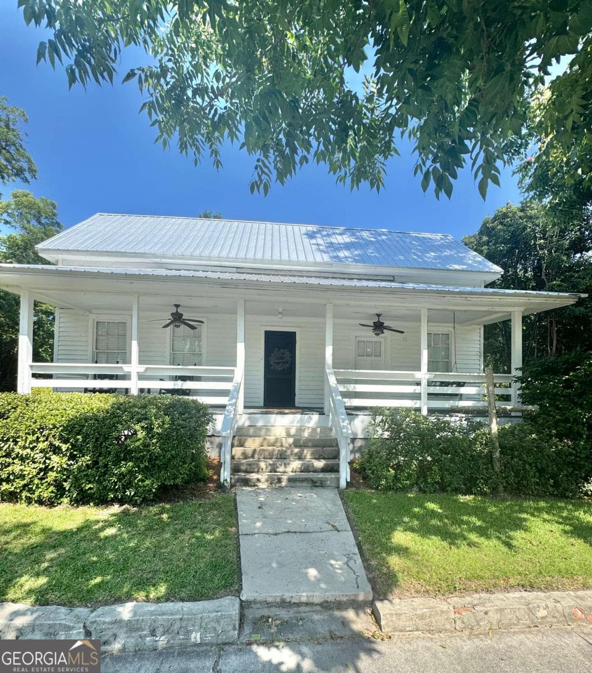 3 bedroom, 2 bathroom, 2,014 sq ft single family residence sold at 512 NW Main Street, Collins, GA 30421