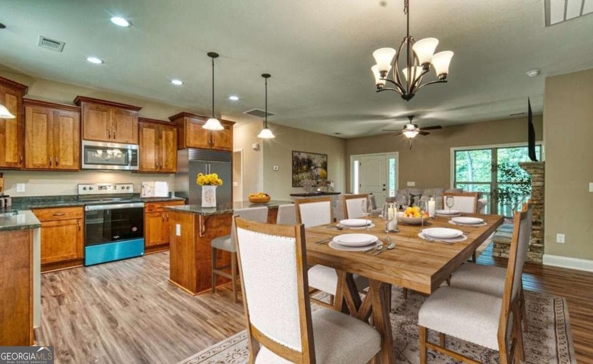 3 bedroom, 2 bathroom, 1,560 sq ft single family residence under contract at 199 Lola Mae Way, Morganton, GA 30560 — photo 7