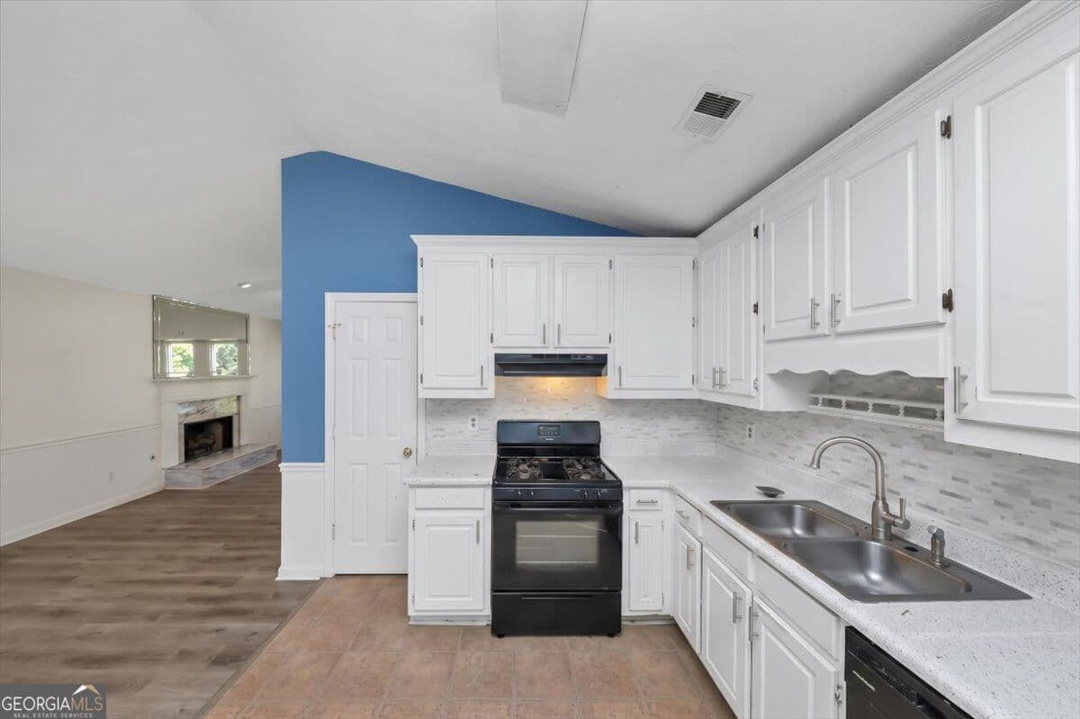 3 bedroom, 3 bathroom, 1,250 sq ft single family residence for sale at 95 Harvard Drive, Covington, GA 30016 — photo 10