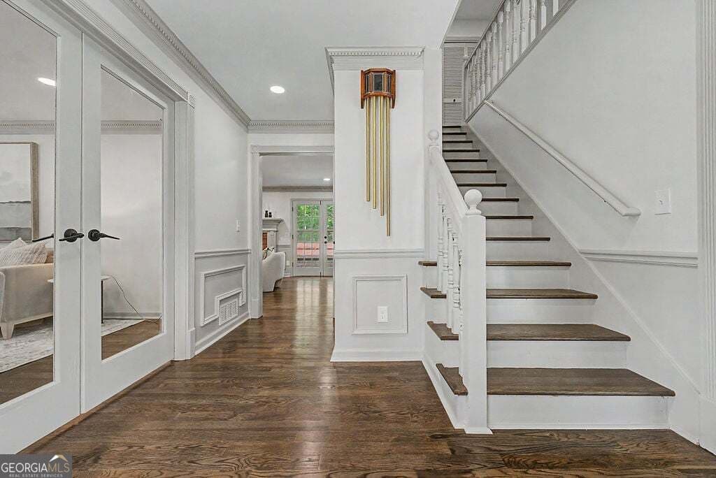 5 bedroom, 4.5 bathroom, 5,600 sq ft single family residence for sale at 228 Nacoochee Drive, Woodstock, GA 30188 — photo 3