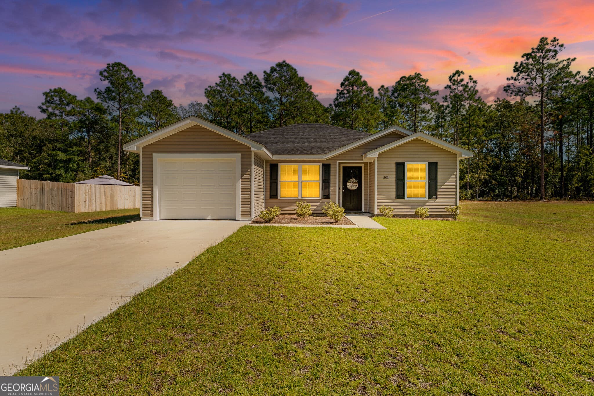 3 bedroom, 2 bathroom, 1,216 sq ft single family residence for sale at 501 Church Circle, Jesup, GA 31545 — photo 2