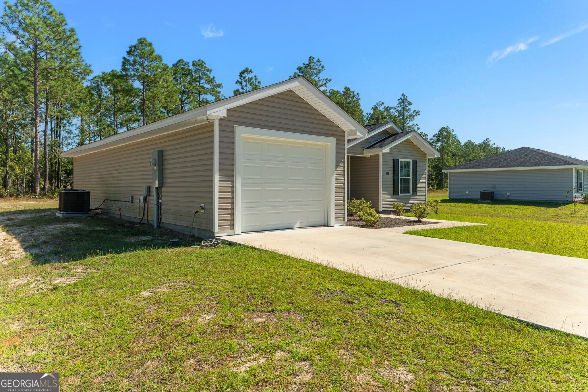 3 bedroom, 2 bathroom, 1,216 sq ft single family residence for sale at 501 Church Circle, Jesup, GA 31545 — photo 3