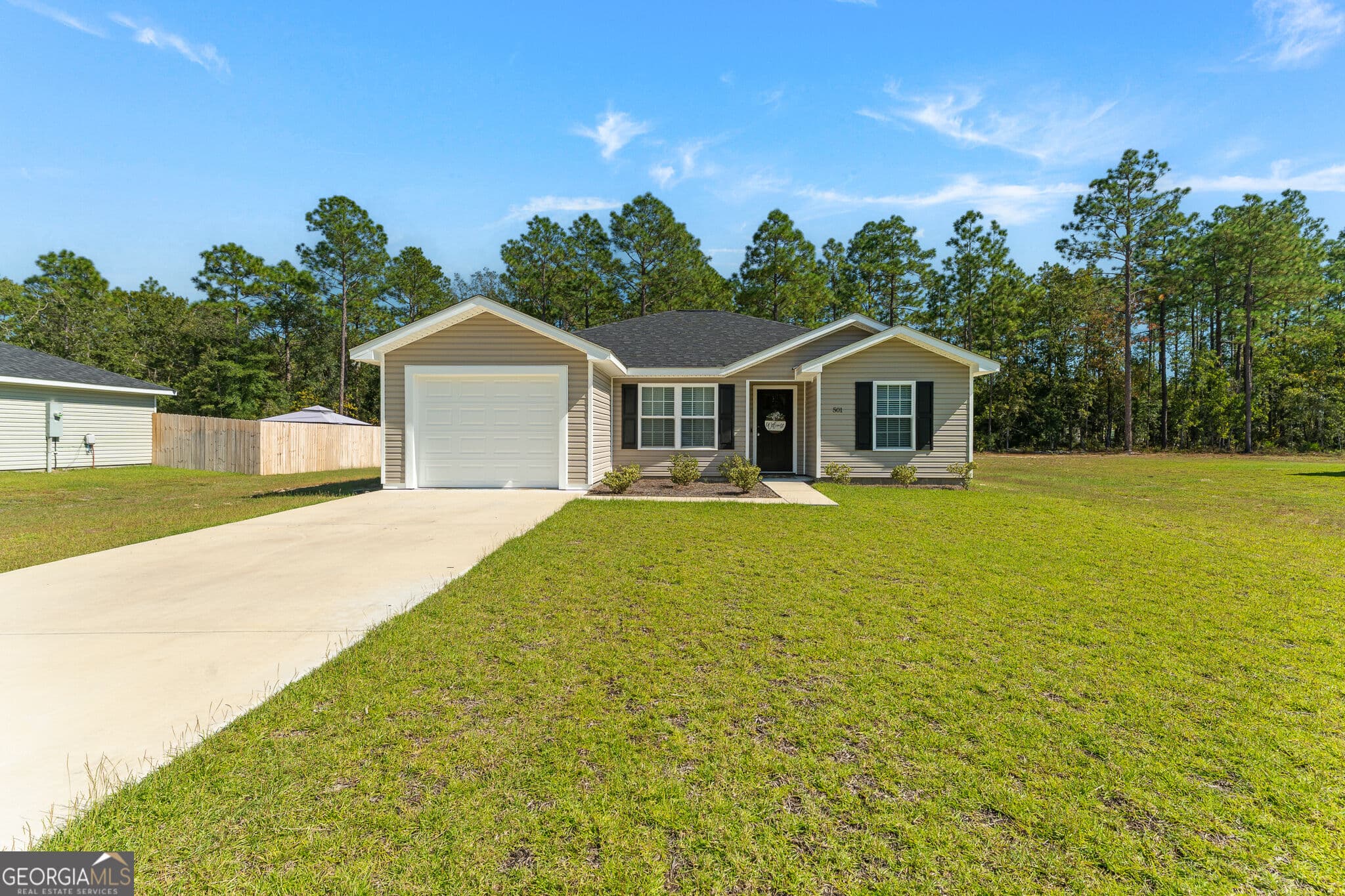 3 bedroom, 2 bathroom, 1,216 sq ft single family residence for sale at 501 Church Circle, Jesup, GA 31545