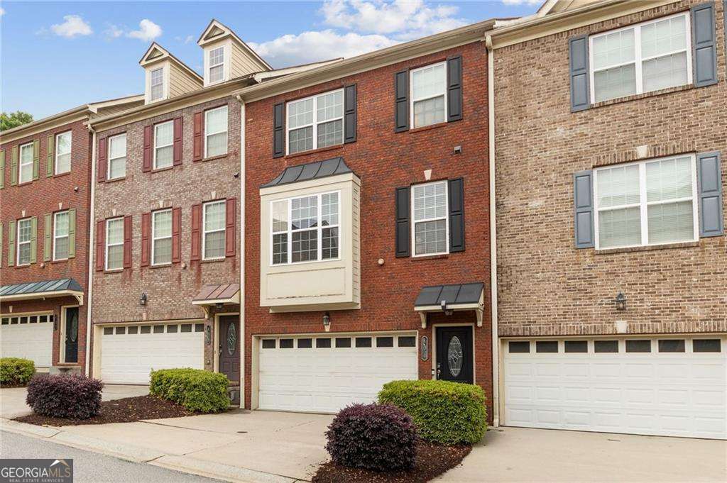 3 bedroom, 3.5 bathroom townhouse for sale at 404 Williamson Street 10, Marietta, GA 30060