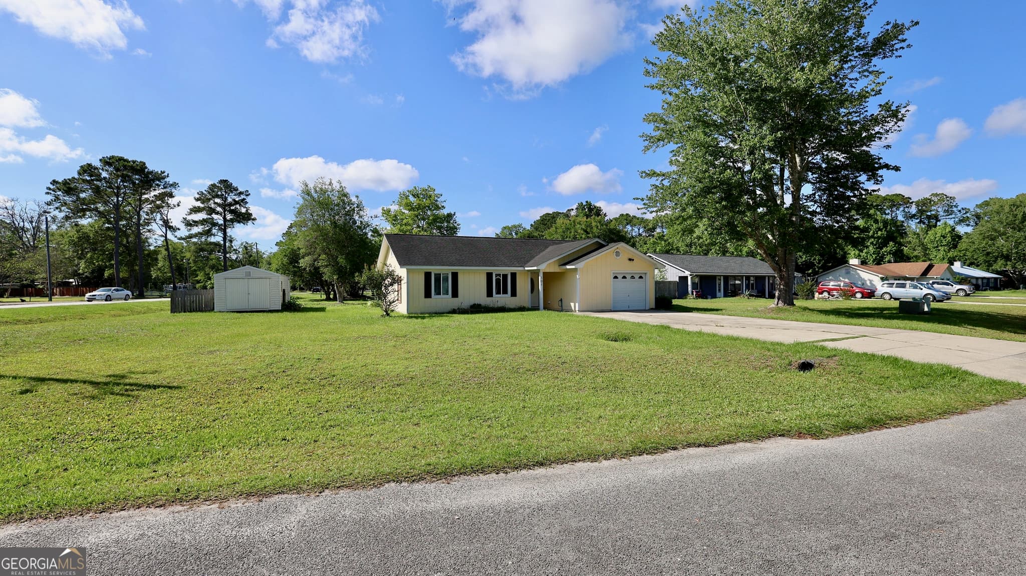 3 bedroom, 2 bathroom, 1,202 sq ft single family residence for sale at 101 Willow Lake Drive, Kingsland, GA 31548