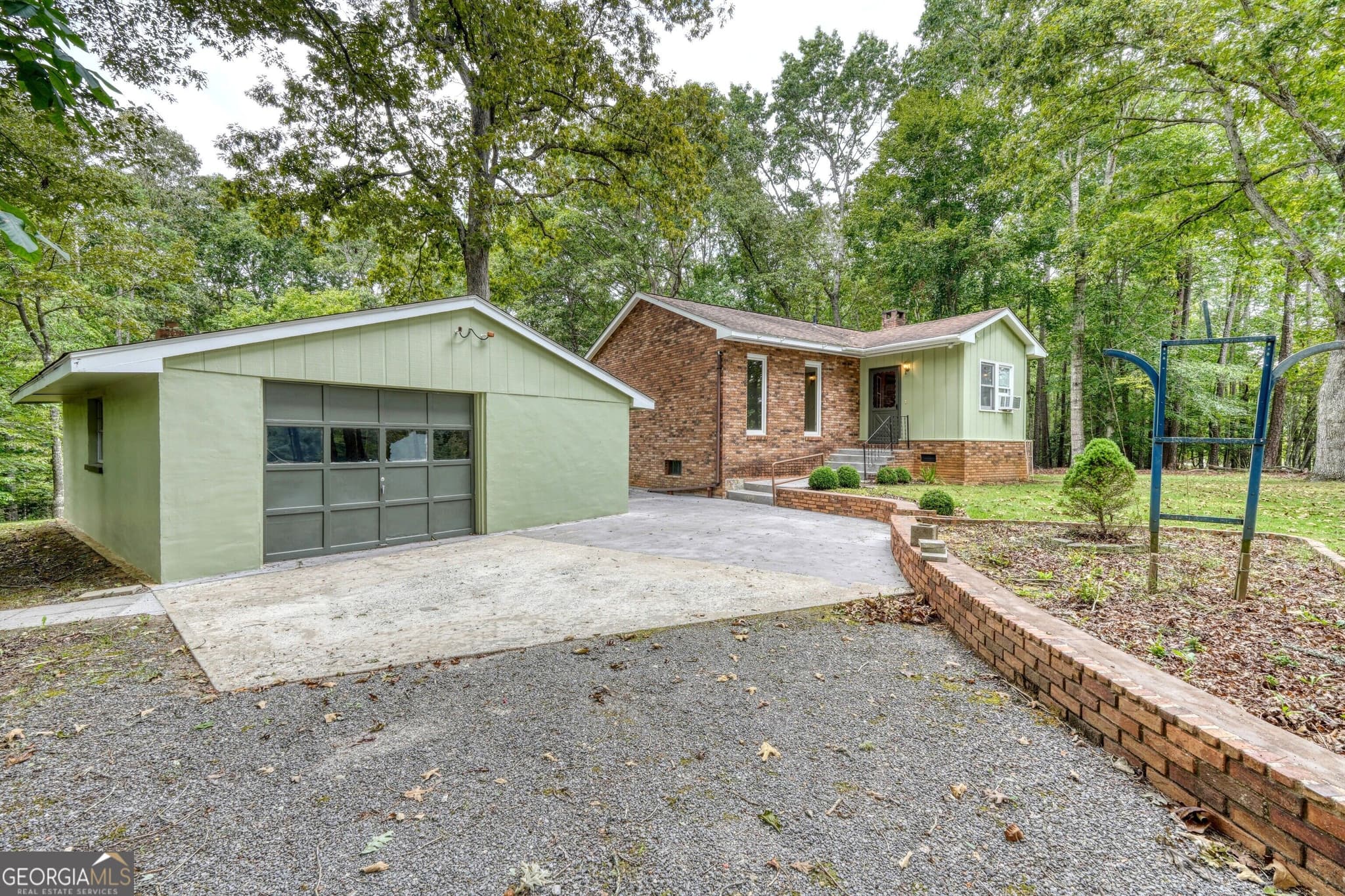 2 bedroom, 1.5 bathroom, 1,136 sq ft single family residence under contract at 750 Cook Bridge Road, Murphy, NC 28906 — photo 2