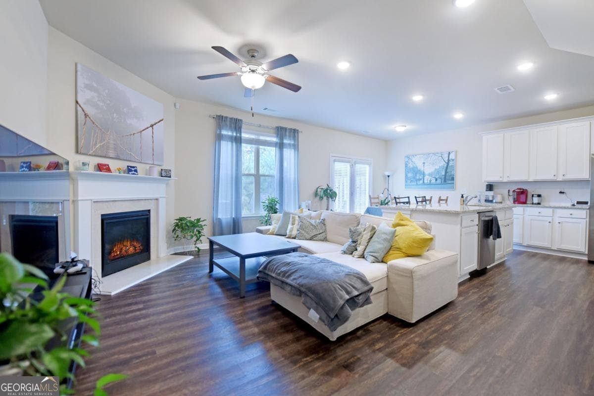 4 bedroom, 2.5 bathroom, 1,660 sq ft single family residence for sale at 3642 Canyon Springs Road 96, Oakwood, GA 30566 — photo 3
