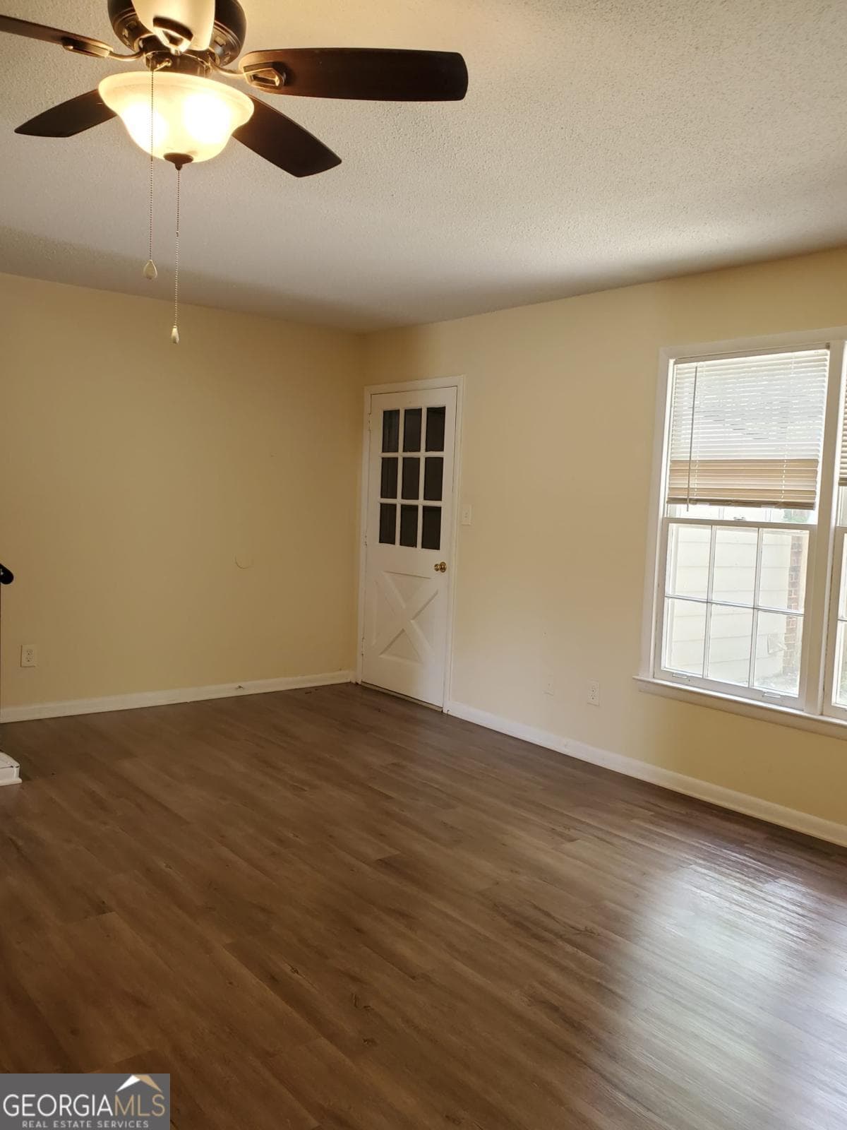 3 bedroom, 1.5 bathroom, 1,260 sq ft townhouse for sale at 2080 Kings Gate Circle C, Snellville, GA 30078 — photo 2