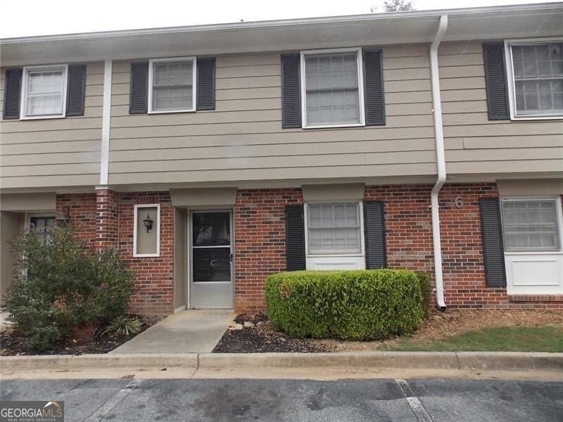 3 bedroom, 1.5 bathroom, 1,260 sq ft townhouse for sale at 2080 Kings Gate Circle C, Snellville, GA 30078 — photo 1 of 13