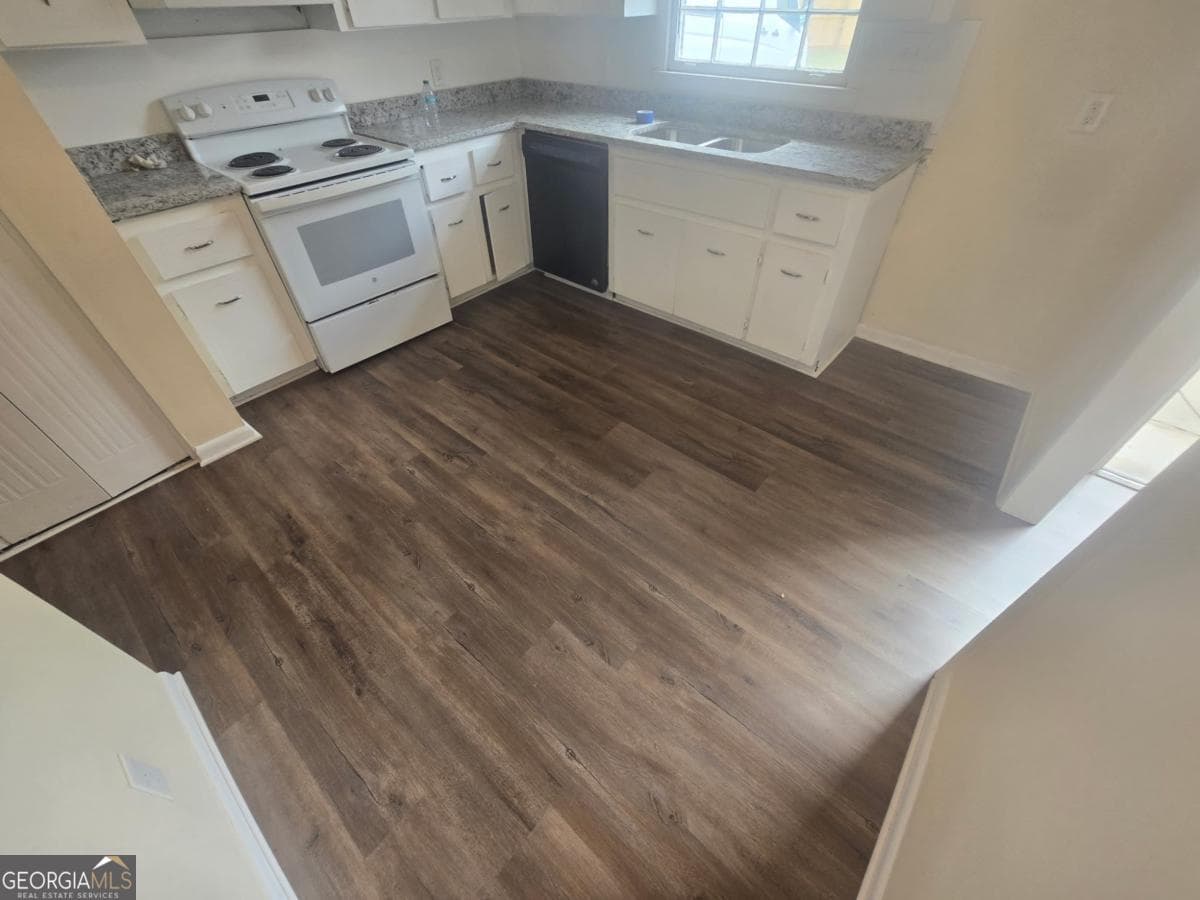 3 bedroom, 1.5 bathroom, 1,260 sq ft townhouse for sale at 2080 Kings Gate Circle C, Snellville, GA 30078 — photo 5