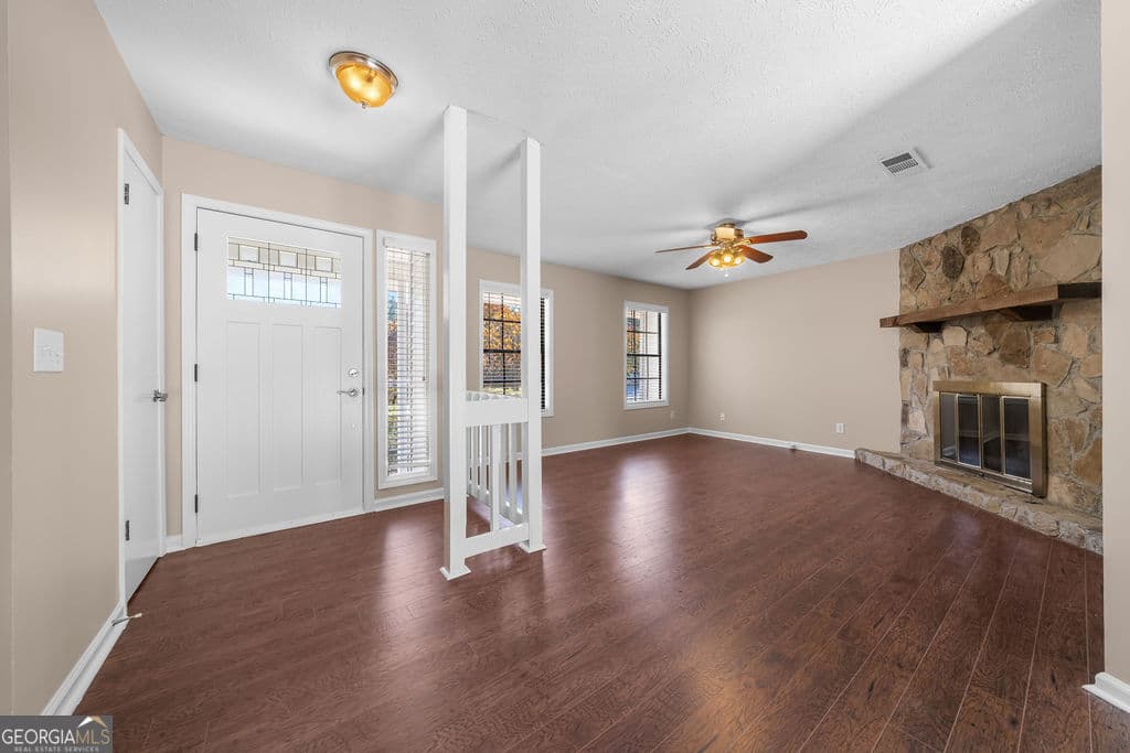 3 bedroom, 2 bathroom, 1,230 sq ft single family residence for rent at 1305 Kennesaw Due West Road, Kennesaw, GA 30152 for $2,050 a month — photo 2