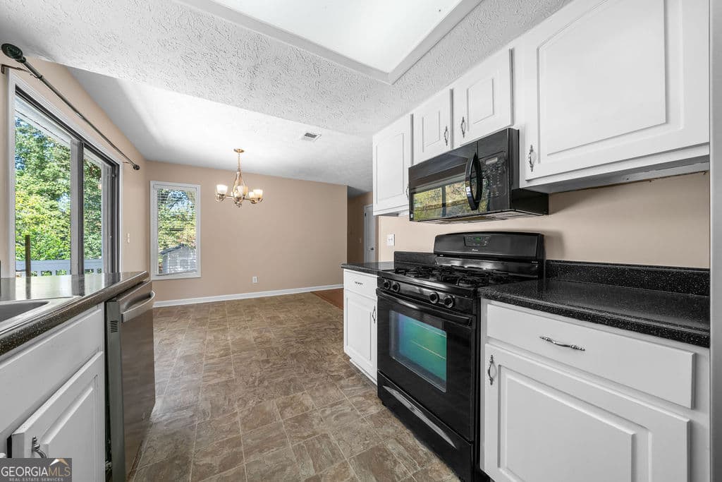 3 bedroom, 2 bathroom, 1,230 sq ft single family residence for rent at 1305 Kennesaw Due West Road, Kennesaw, GA 30152 for $2,050 a month — photo 10