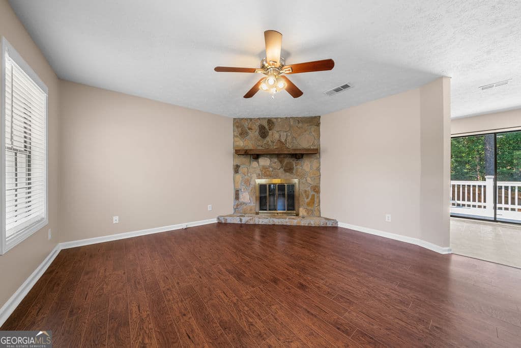 3 bedroom, 2 bathroom, 1,230 sq ft single family residence for rent at 1305 Kennesaw Due West Road, Kennesaw, GA 30152 for $2,050 a month — photo 4