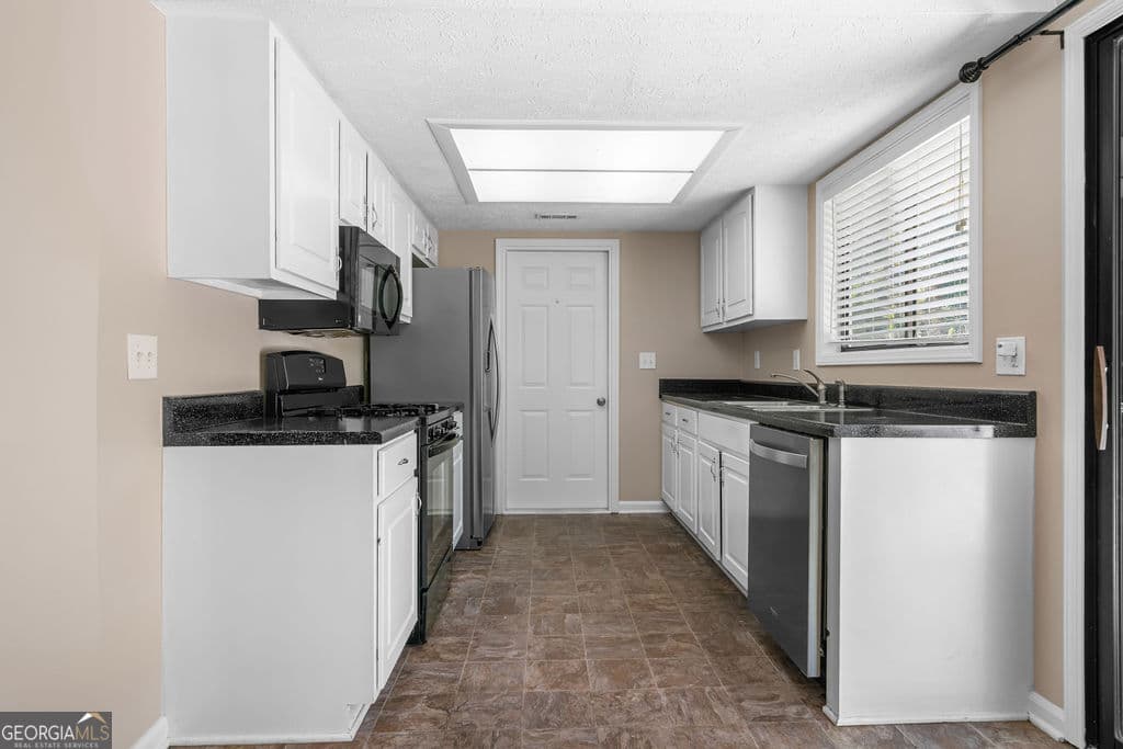 3 bedroom, 2 bathroom, 1,230 sq ft single family residence for rent at 1305 Kennesaw Due West Road, Kennesaw, GA 30152 for $2,050 a month — photo 8