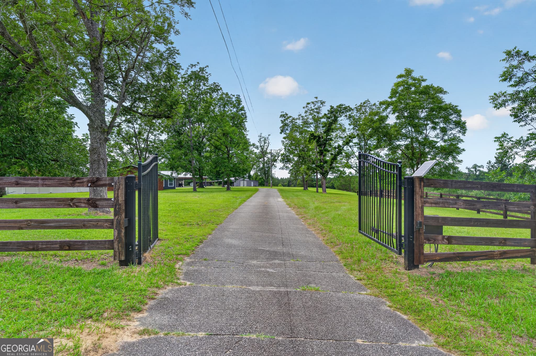 3 bedroom, 2.5 bathroom, 3,021 sq ft single family residence for sale at 5349 Johnson Place, Waycross, GA 31503 — photo 4