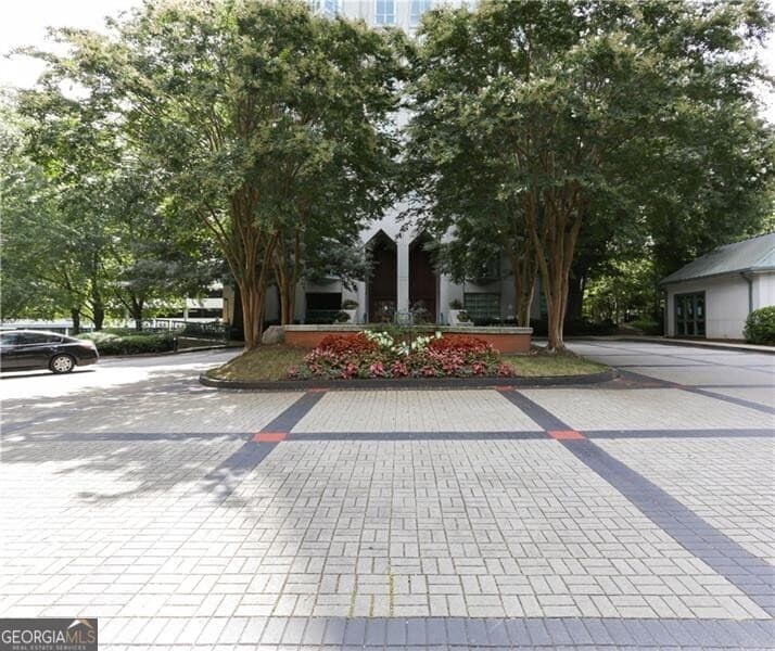 1 bedroom, 1 bathroom, 543 sq ft condominium for sale at 2870 Pharr Court South 1408, Atlanta, GA 30305 — photo 3