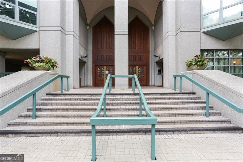 1 bedroom, 1 bathroom, 543 sq ft condominium for sale at 2870 Pharr Court South 1408, Atlanta, GA 30305 — photo 4