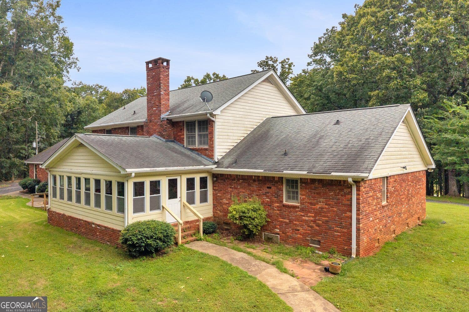 5 bedroom, 4.5 bathroom, 4,439 sq ft single family residence for sale at 6544 Cleveland Highway, Clermont, GA 30527 — photo 7