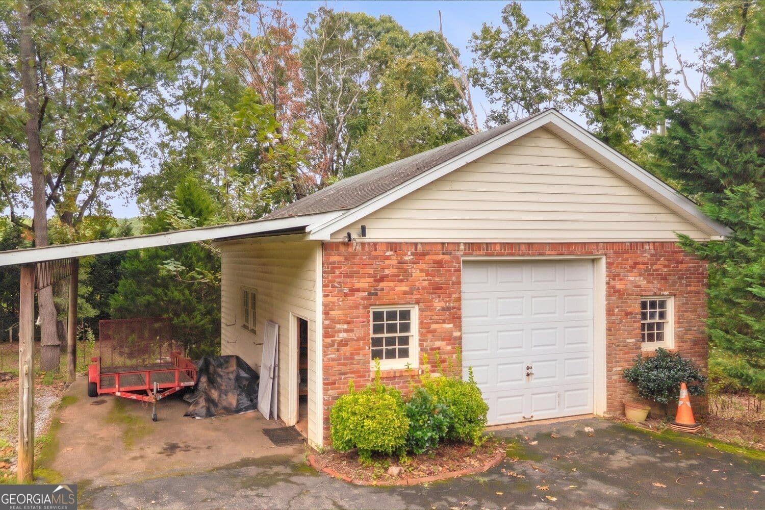 5 bedroom, 4.5 bathroom, 4,439 sq ft single family residence for sale at 6544 Cleveland Highway, Clermont, GA 30527 — photo 9