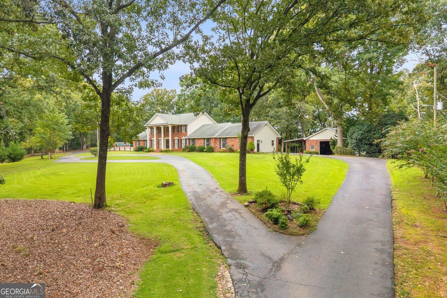 5 bedroom, 4.5 bathroom, 4,439 sq ft single family residence for sale at 6544 Cleveland Highway, Clermont, GA 30527 — photo 4