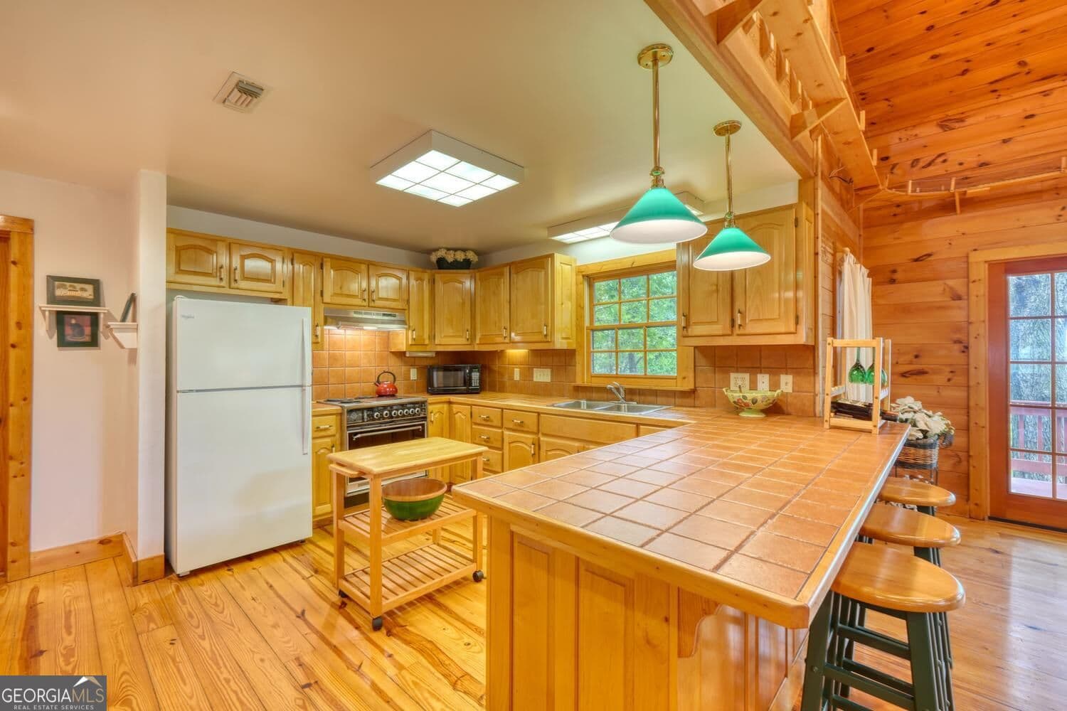 3 bedroom, 3 bathroom, 3,540 sq ft cabin,single family residence for sale at 854 Frog Pond Road, Hiawassee, GA 30546 — photo 6