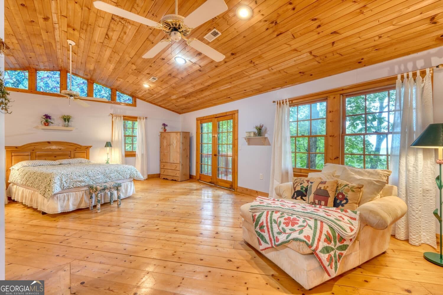 3 bedroom, 3 bathroom, 3,540 sq ft cabin,single family residence for sale at 854 Frog Pond Road, Hiawassee, GA 30546 — photo 7