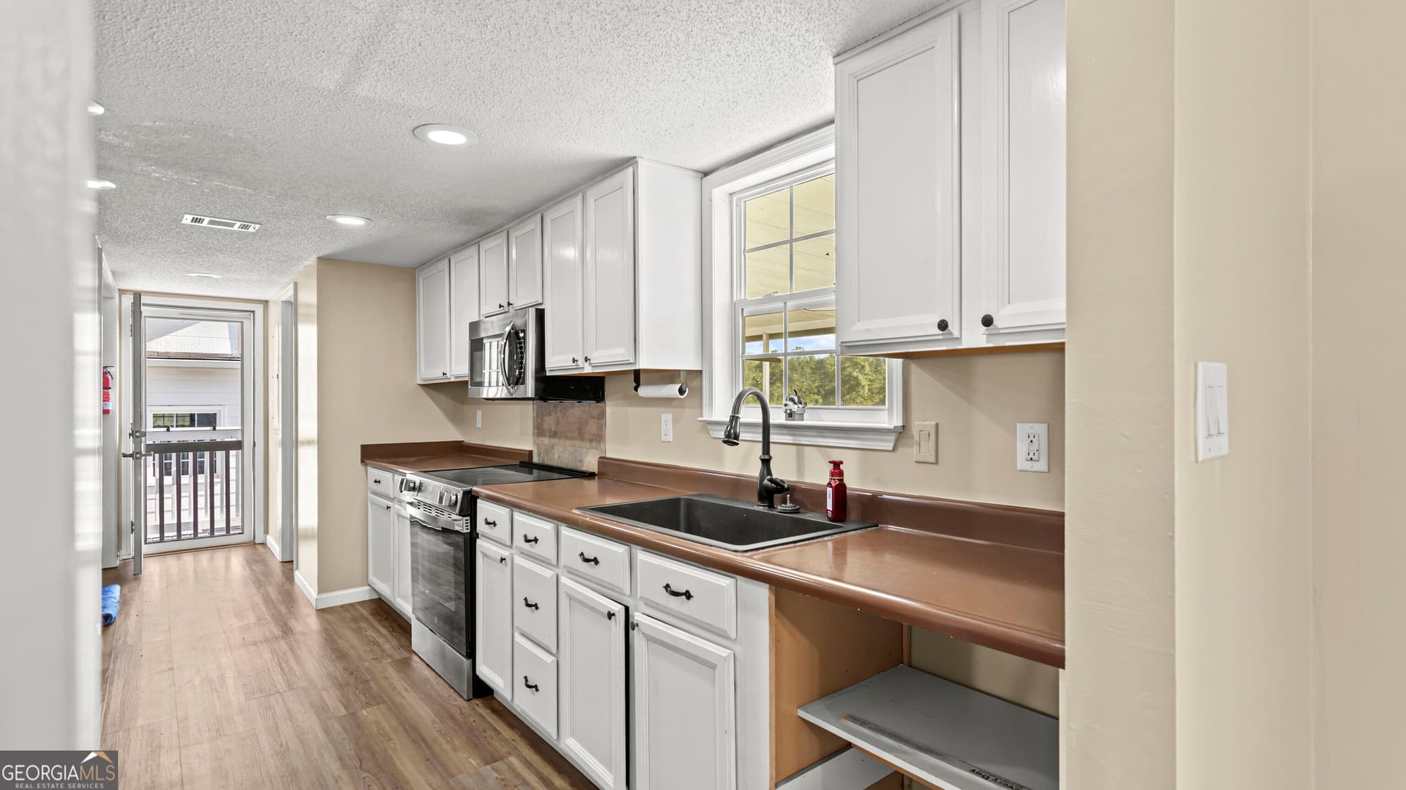 3 bedroom, 2.5 bathroom, 1,692 sq ft single family residence for sale at 315 Jeanies Road, Hinesville, GA 31313 — photo 5