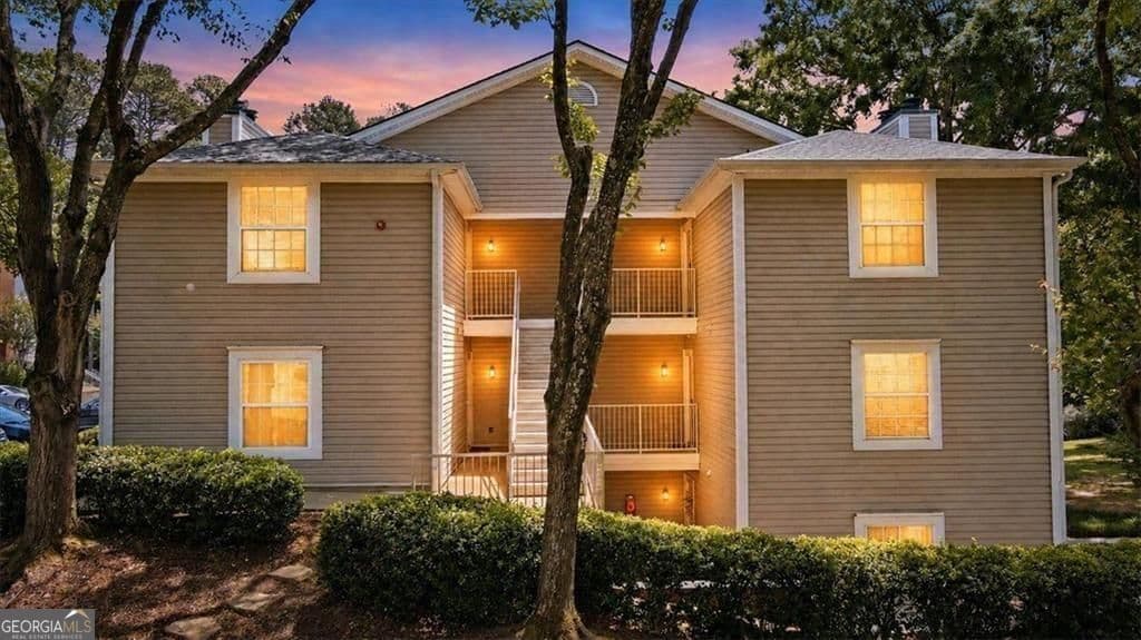 2 bedroom, 2 bathroom, 1,128 sq ft condominium sold at 1381 Keys Crossing Drive, Brookhaven, GA 30319
