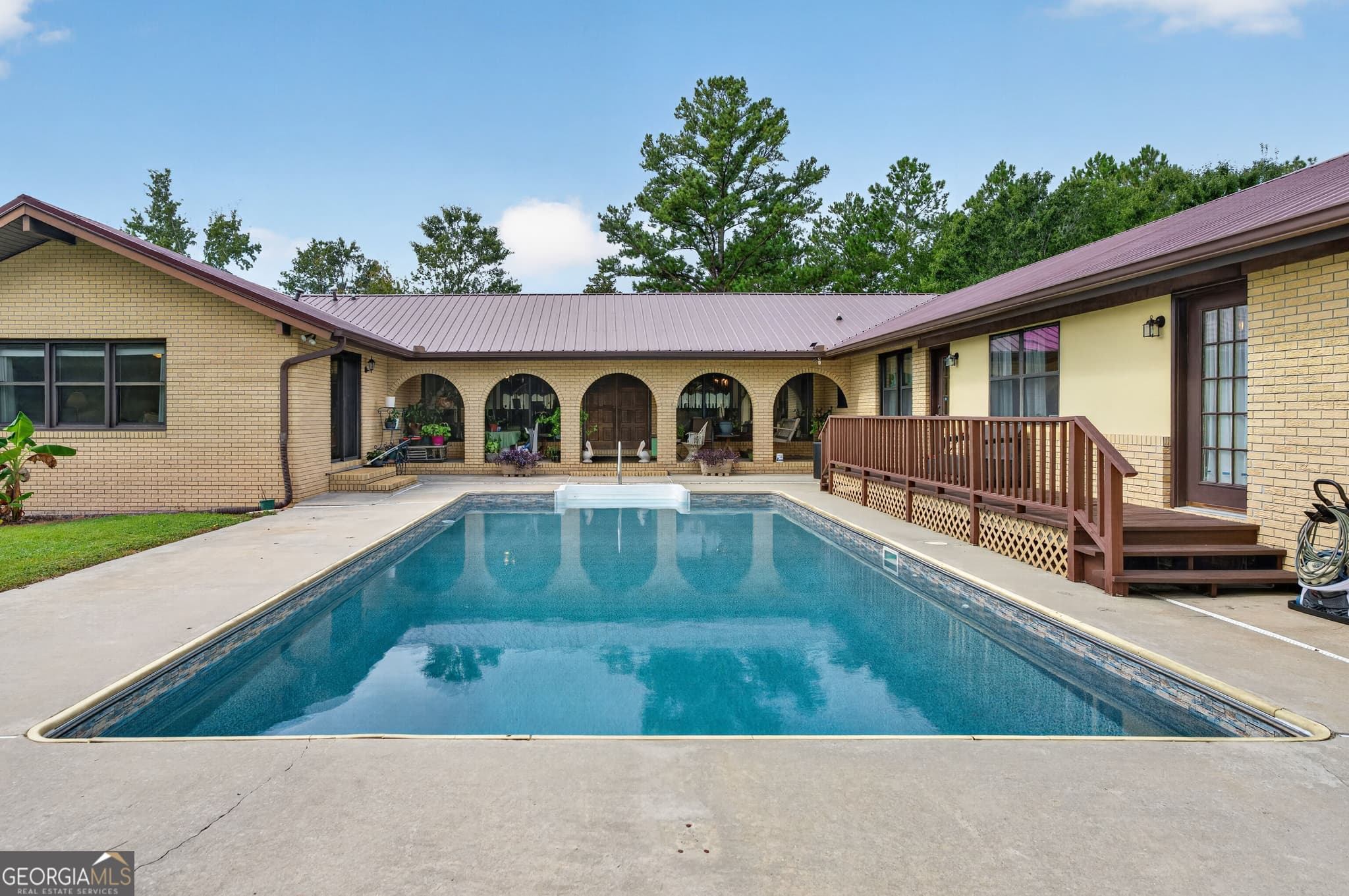 4 bedroom, 4 bathroom, 3,770 sq ft single family residence for sale at 526 San Pablo Lane, Waycross, GA 31503