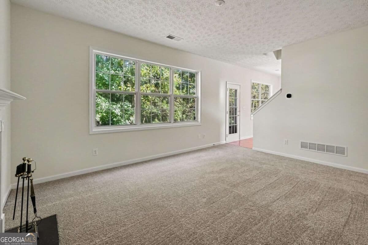 3 bedroom, 2.5 bathroom, 1,618 sq ft single family residence for sale at 6915 Silver Bend Place, Austell, GA 30168 — photo 6